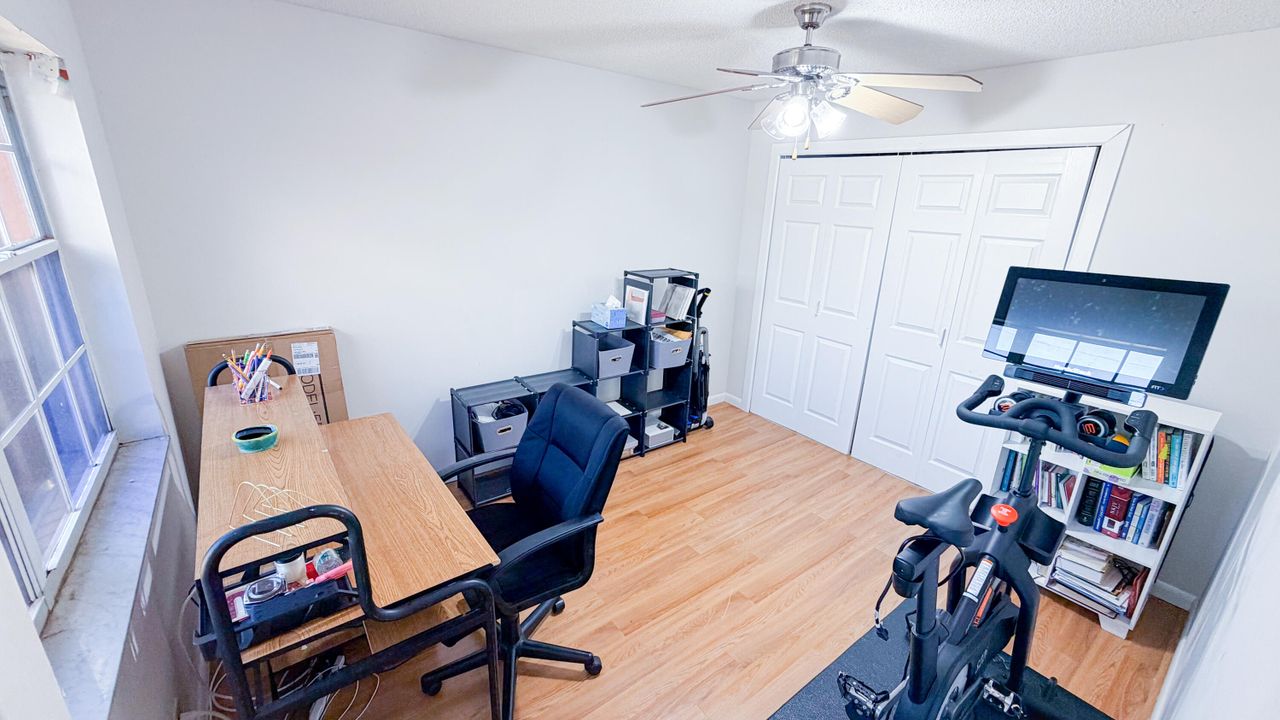 Active With Contract: $429,999 (3 beds, 2 baths, 1148 Square Feet)