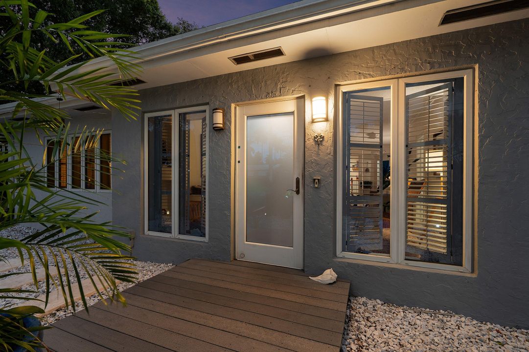 For Sale: $949,900 (4 beds, 3 baths, 1949 Square Feet)