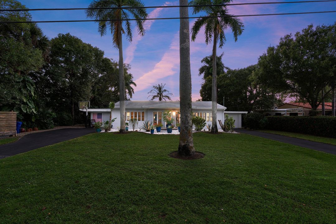 For Sale: $949,900 (4 beds, 3 baths, 1949 Square Feet)