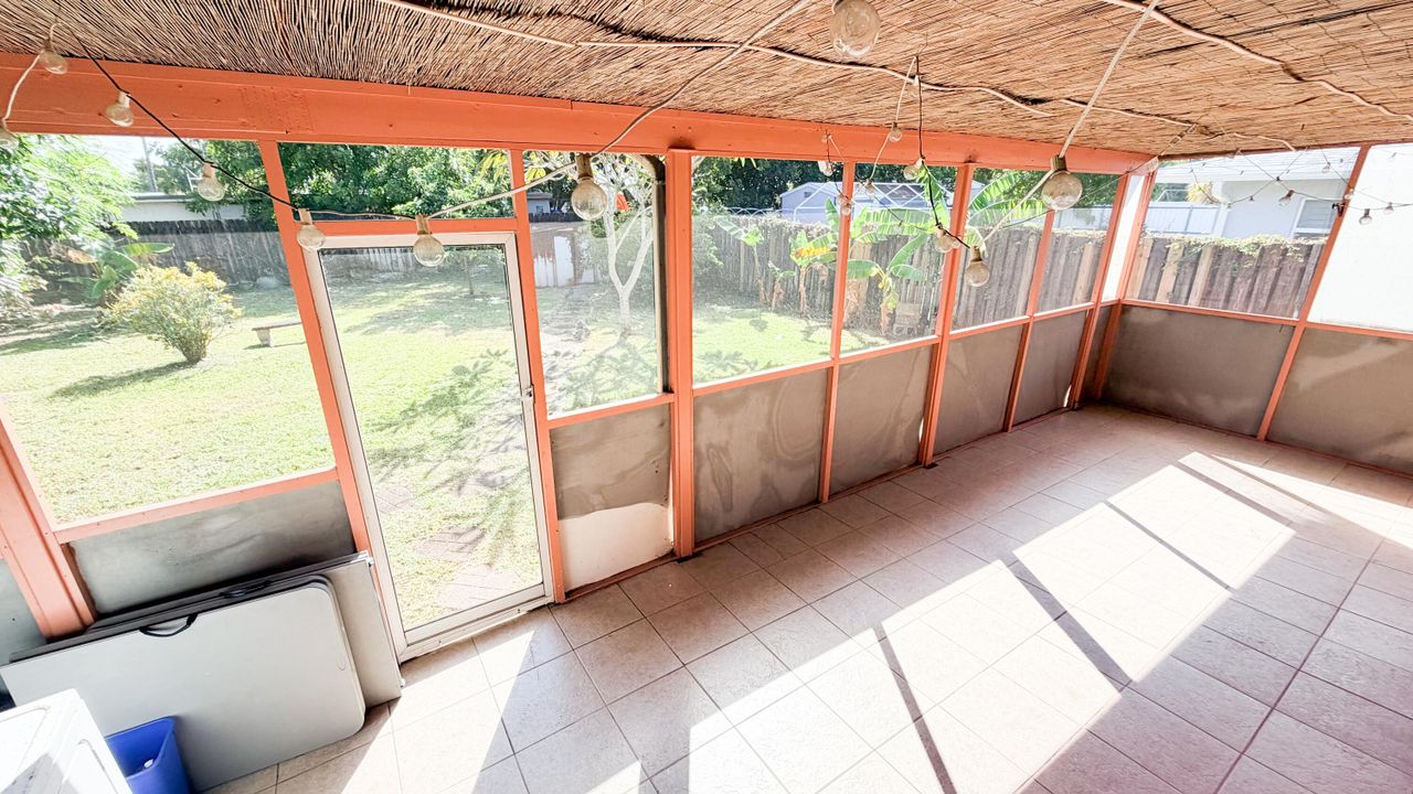 Active With Contract: $429,999 (3 beds, 2 baths, 1148 Square Feet)