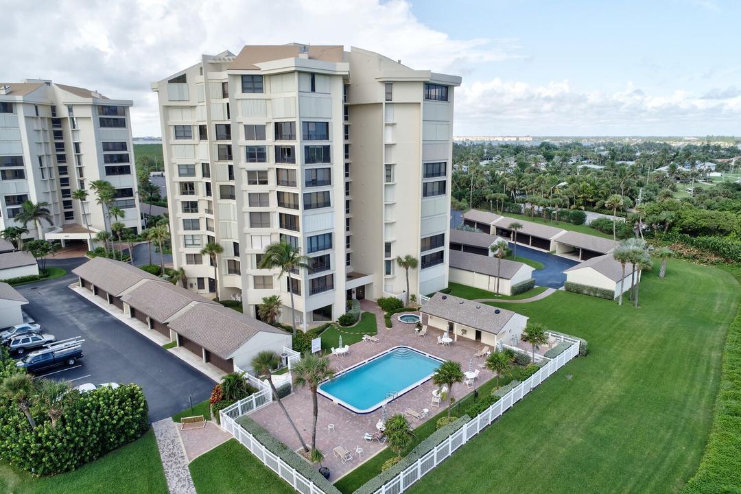 For Sale: $419,900 (2 beds, 2 baths, 1517 Square Feet)