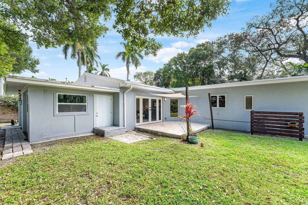 For Sale: $949,900 (4 beds, 3 baths, 1949 Square Feet)