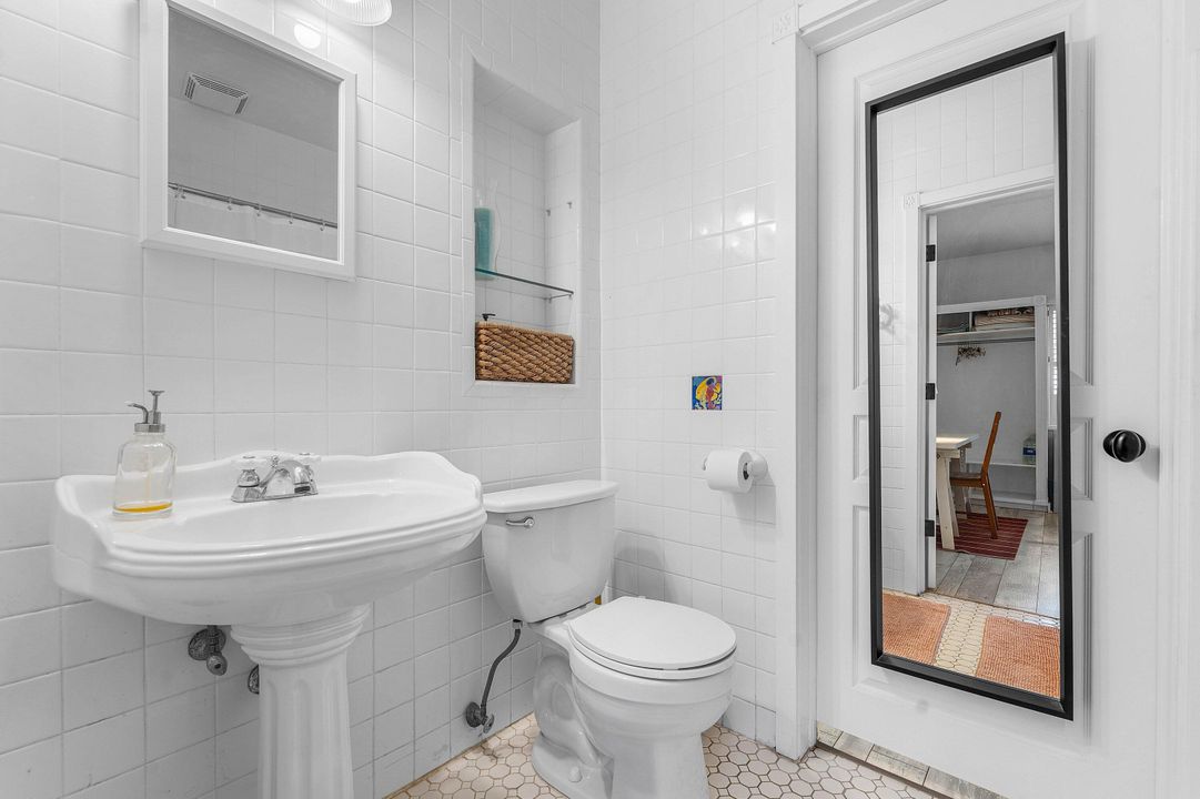 For Sale: $949,900 (4 beds, 3 baths, 1949 Square Feet)