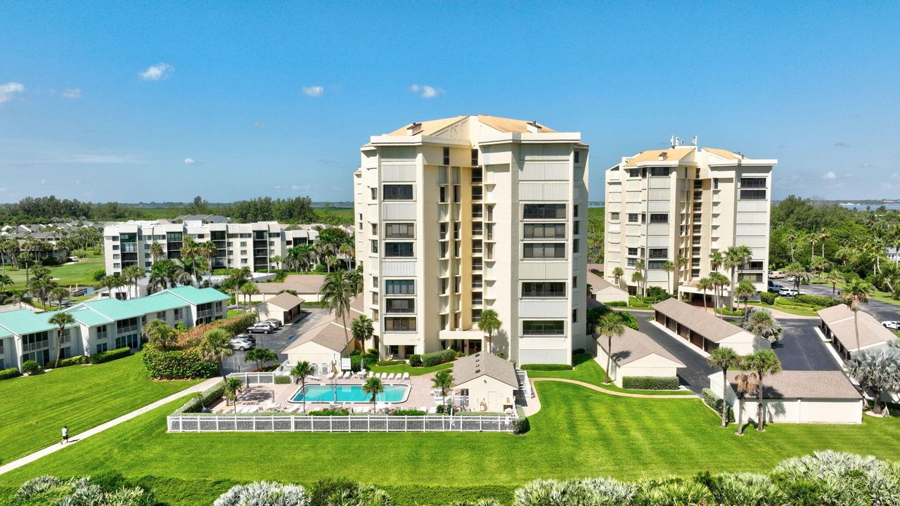 For Sale: $419,900 (2 beds, 2 baths, 1517 Square Feet)