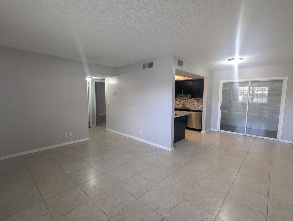 For Rent: $1,850 (2 beds, 2 baths, 883 Square Feet)