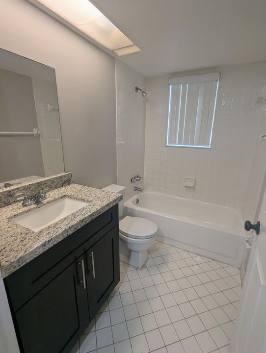 For Rent: $1,850 (2 beds, 2 baths, 883 Square Feet)