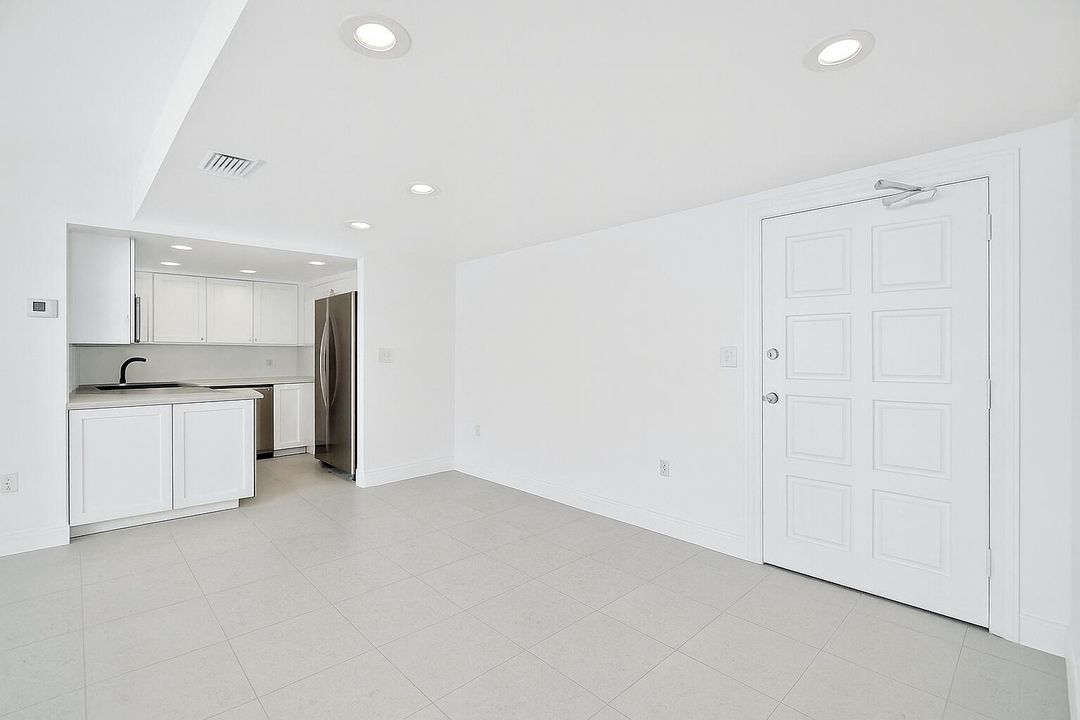 For Sale: $1,300,000 (2 beds, 2 baths, 1294 Square Feet)