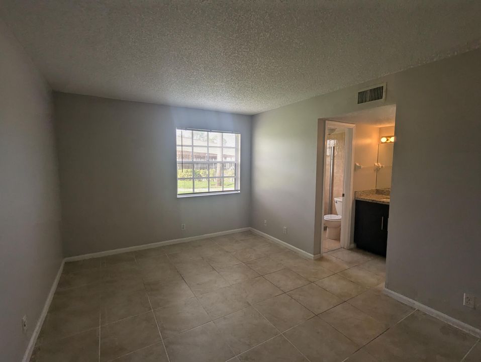 For Rent: $1,850 (2 beds, 2 baths, 883 Square Feet)