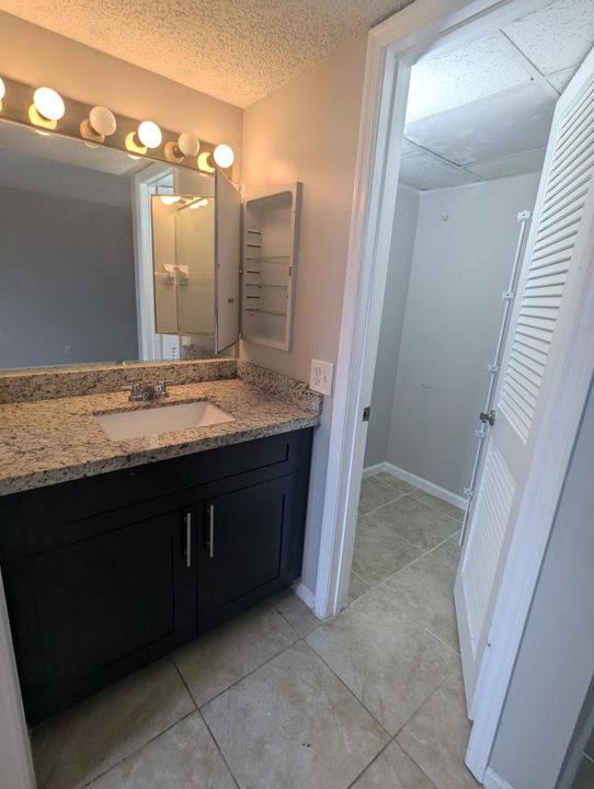 For Rent: $1,850 (2 beds, 2 baths, 883 Square Feet)