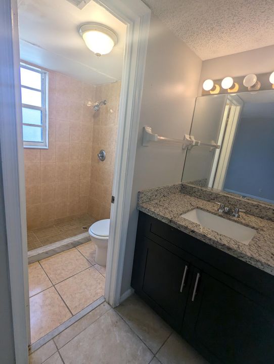 For Rent: $1,850 (2 beds, 2 baths, 883 Square Feet)