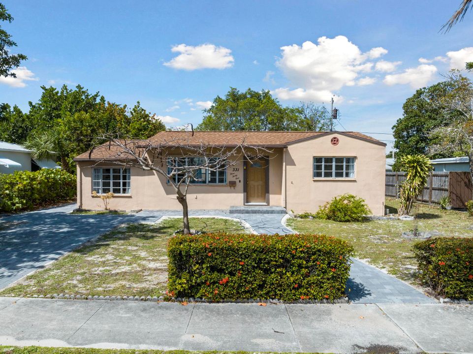 For Rent: $3,150 (3 beds, 2 baths, 1088 Square Feet)