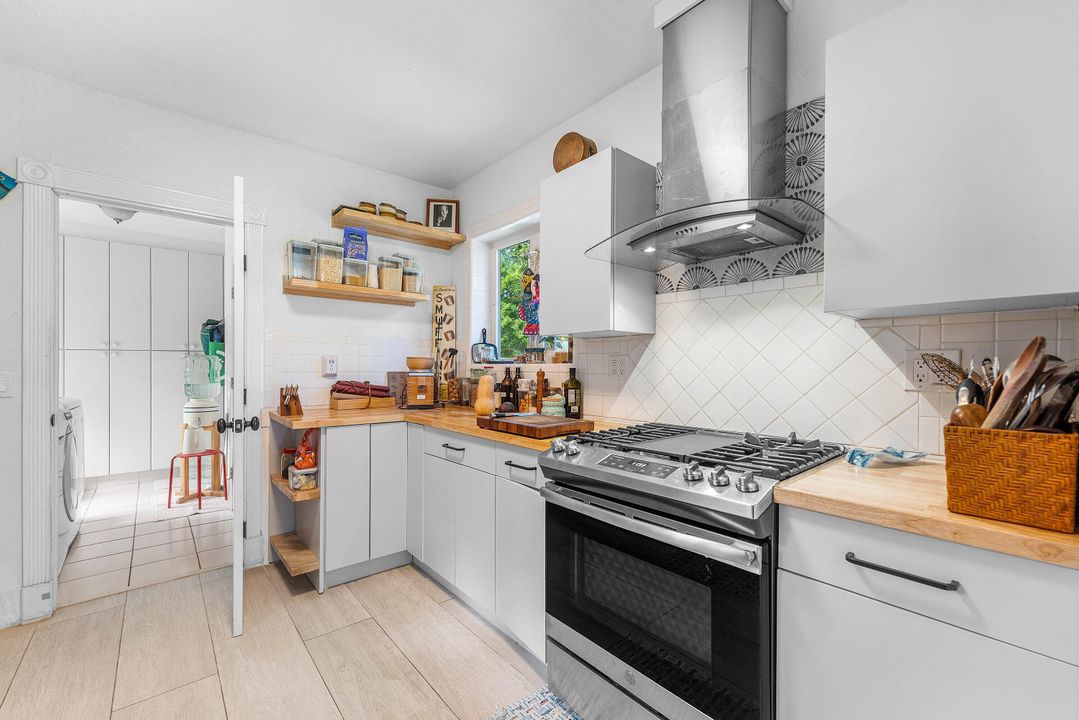 For Sale: $949,900 (4 beds, 3 baths, 1949 Square Feet)