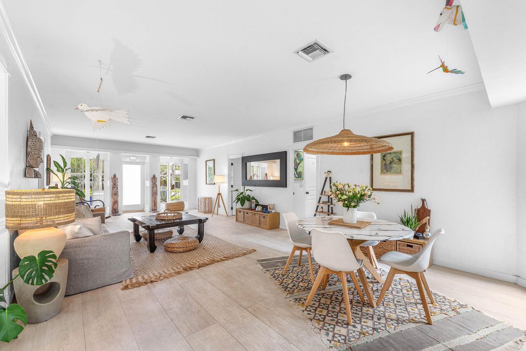 For Sale: $949,900 (4 beds, 3 baths, 1949 Square Feet)