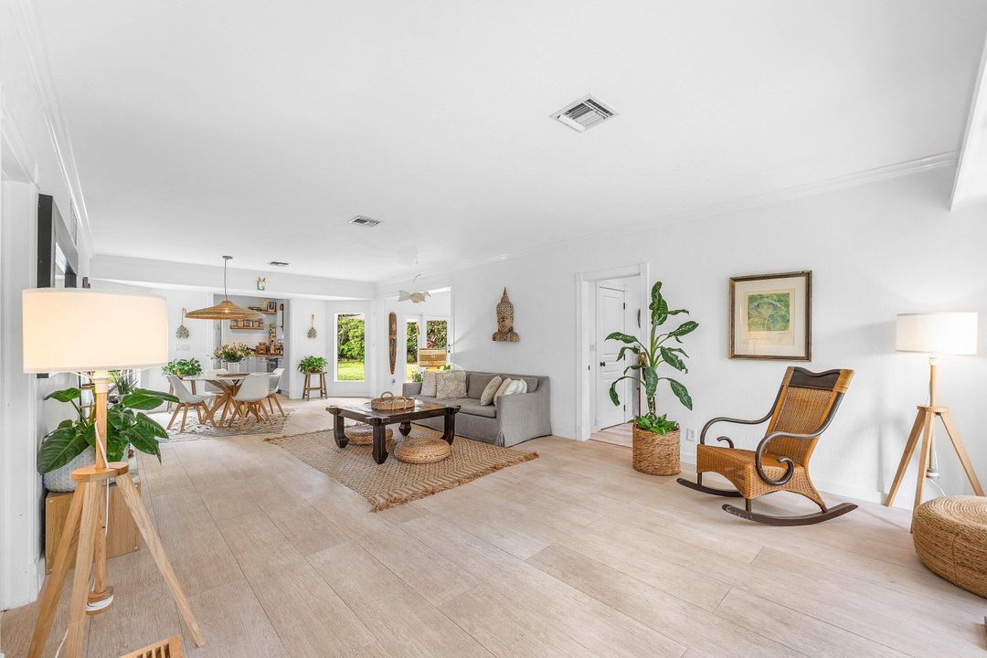 For Sale: $949,900 (4 beds, 3 baths, 1949 Square Feet)