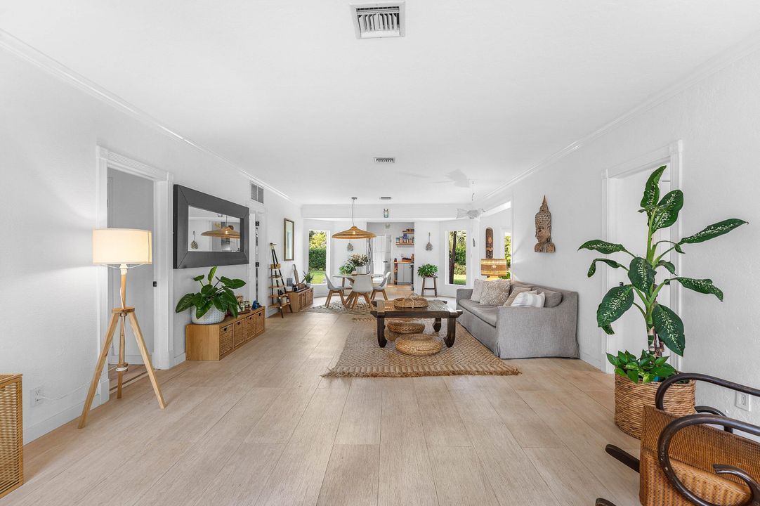 For Sale: $949,900 (4 beds, 3 baths, 1949 Square Feet)