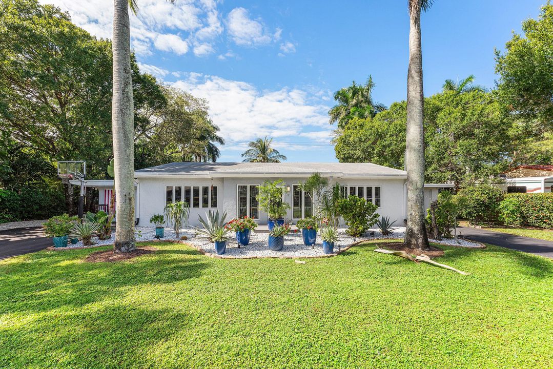 For Sale: $949,900 (4 beds, 3 baths, 1949 Square Feet)