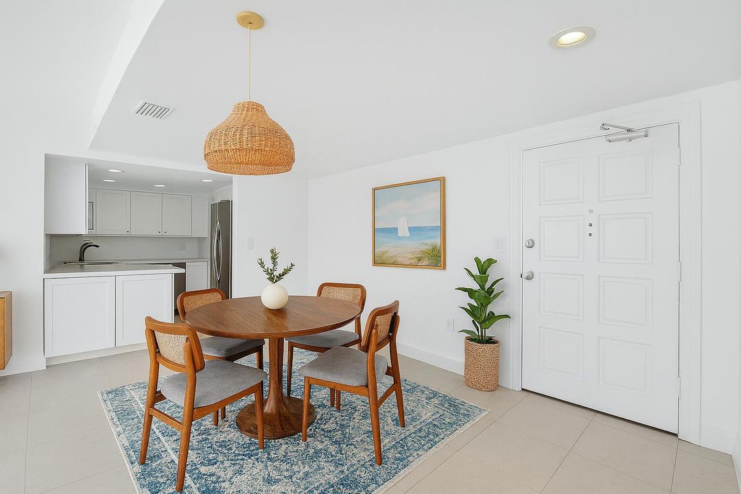 For Sale: $1,300,000 (2 beds, 2 baths, 1294 Square Feet)