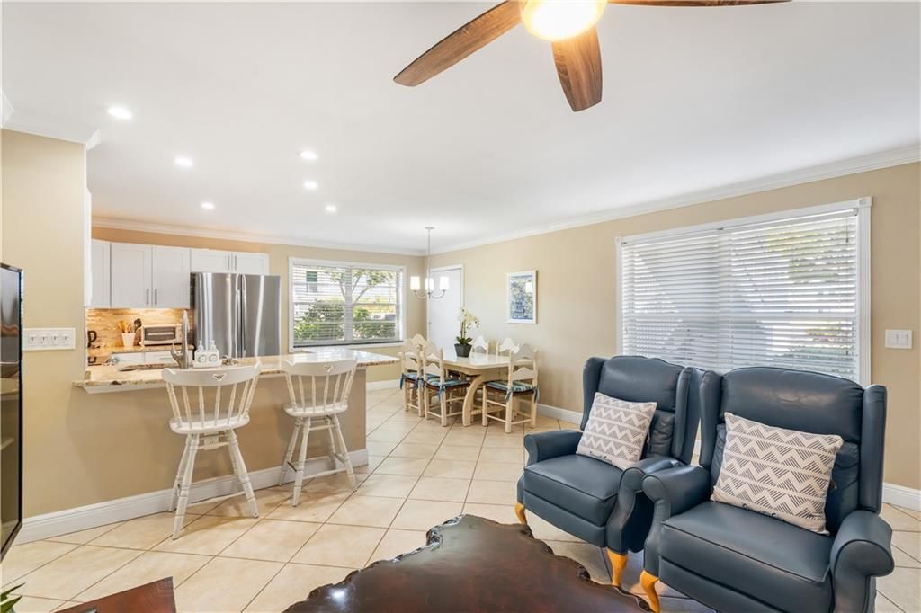 For Sale: $155,000 (2 beds, 2 baths, 1000 Square Feet)