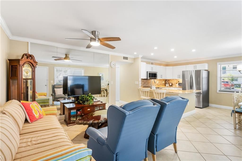 For Sale: $155,000 (2 beds, 2 baths, 1000 Square Feet)