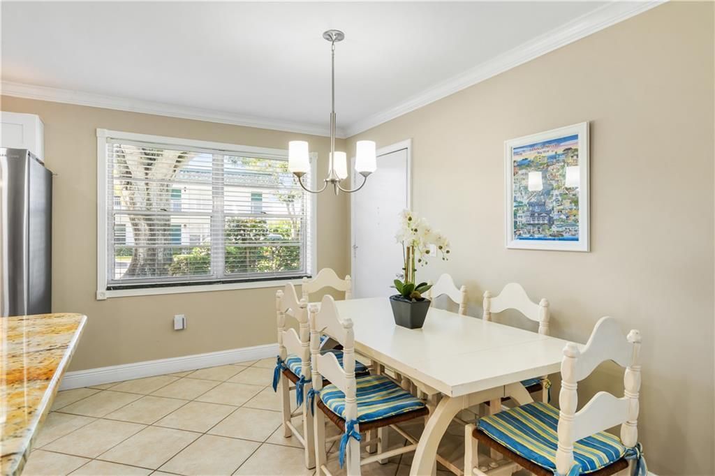 For Sale: $155,000 (2 beds, 2 baths, 1000 Square Feet)