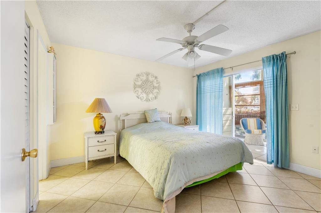 For Sale: $155,000 (2 beds, 2 baths, 1000 Square Feet)