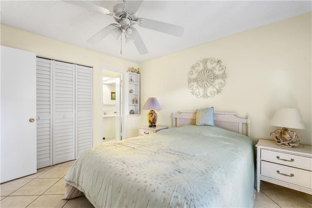 For Sale: $155,000 (2 beds, 2 baths, 1000 Square Feet)