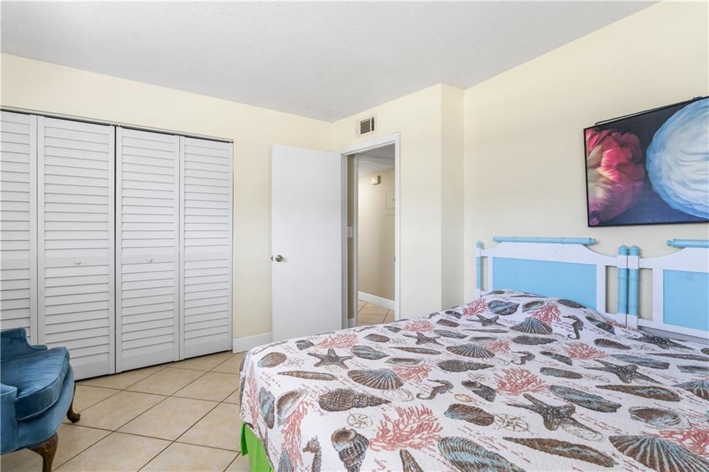 For Sale: $155,000 (2 beds, 2 baths, 1000 Square Feet)