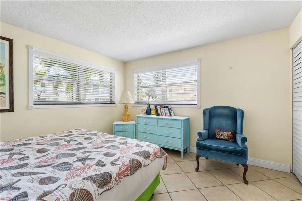 For Sale: $155,000 (2 beds, 2 baths, 1000 Square Feet)