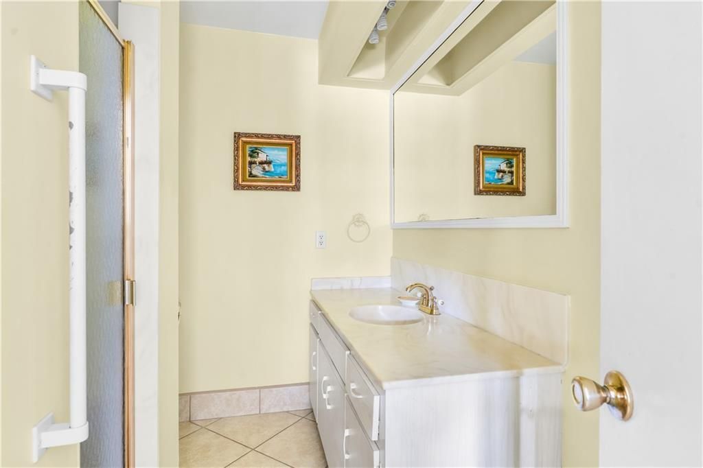 For Sale: $155,000 (2 beds, 2 baths, 1000 Square Feet)