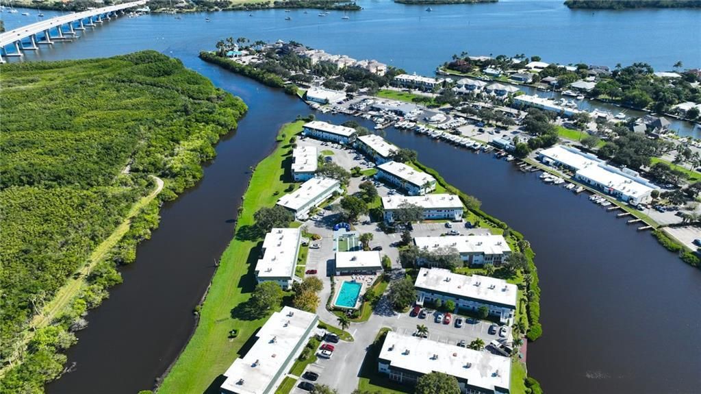 For Sale: $155,000 (2 beds, 2 baths, 1000 Square Feet)