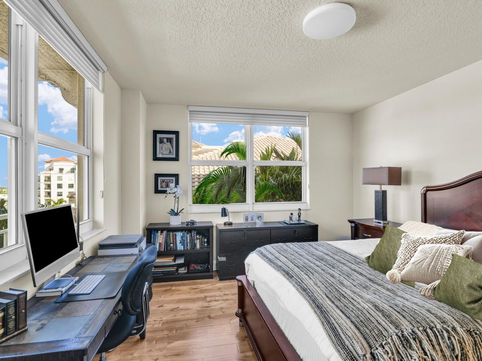 For Sale: $729,000 (2 beds, 2 baths, 1310 Square Feet)