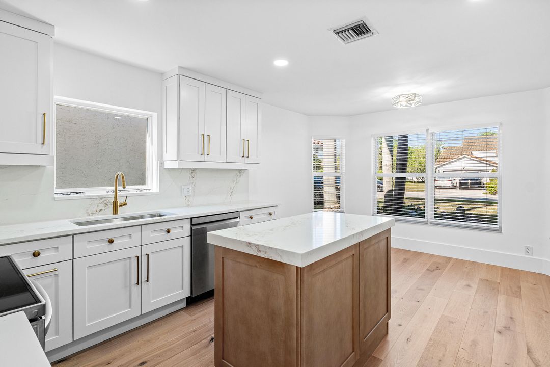 待售: $999,000 (4 贝兹, 3 浴室, 2573 平方英尺)