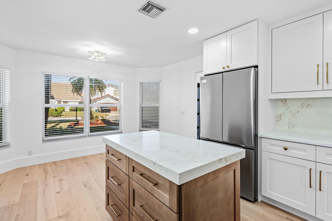 待售: $999,000 (4 贝兹, 3 浴室, 2573 平方英尺)