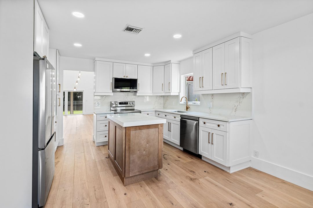 待售: $999,000 (4 贝兹, 3 浴室, 2573 平方英尺)