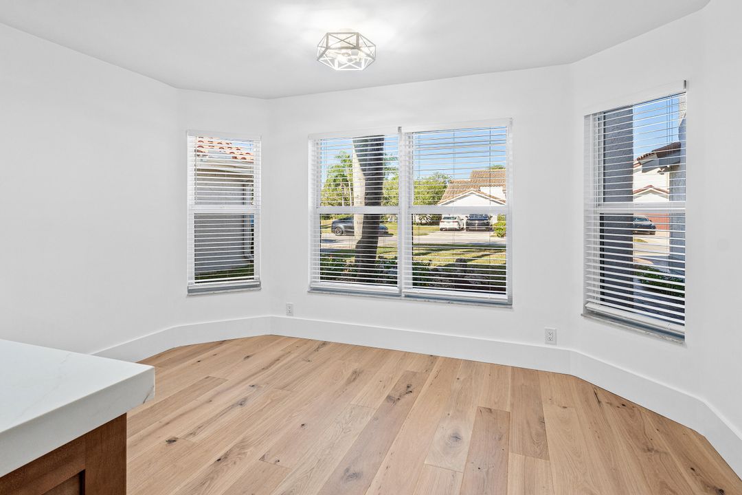 待售: $999,000 (4 贝兹, 3 浴室, 2573 平方英尺)