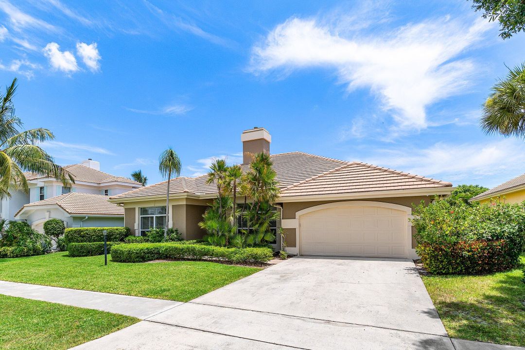 For Sale: $1,475,000 (4 beds, 2 baths, 2739 Square Feet)