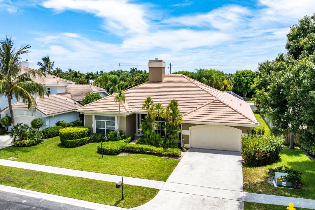 For Sale: $1,475,000 (4 beds, 2 baths, 2739 Square Feet)