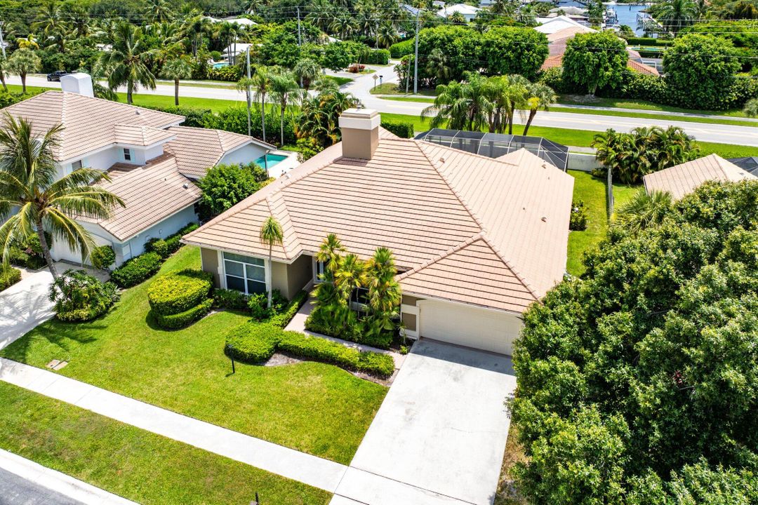 For Sale: $1,475,000 (4 beds, 2 baths, 2739 Square Feet)