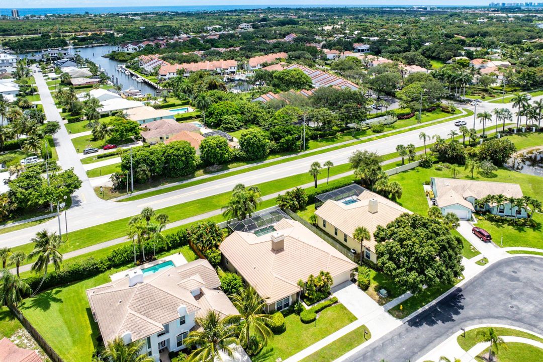 For Sale: $1,475,000 (4 beds, 2 baths, 2739 Square Feet)