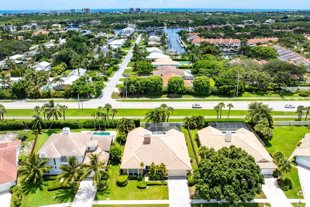 For Sale: $1,475,000 (4 beds, 2 baths, 2739 Square Feet)