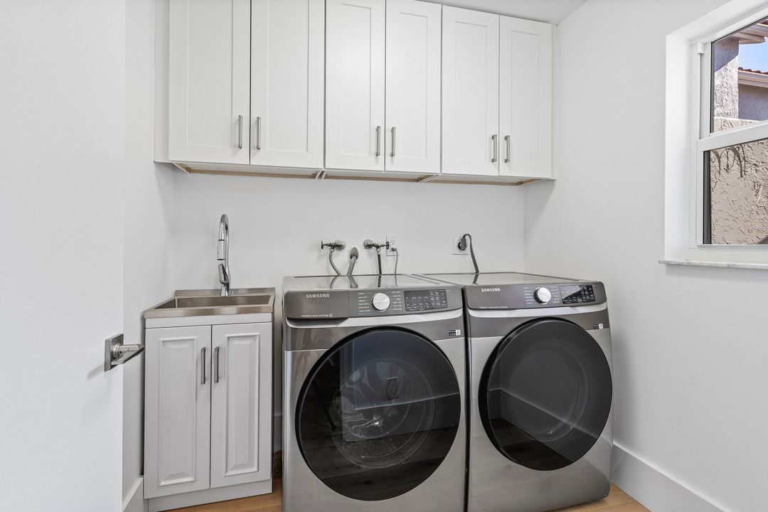 待售: $999,000 (4 贝兹, 3 浴室, 2573 平方英尺)