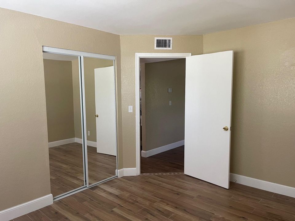 Active With Contract: $1,800 (2 beds, 1 baths, 754 Square Feet)