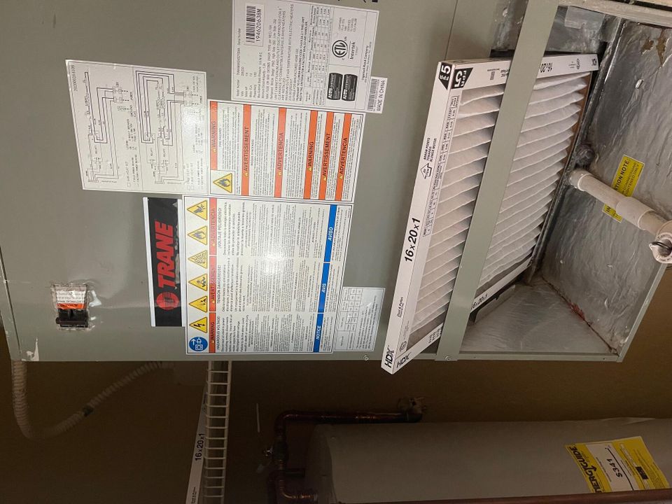 Active With Contract: $1,800 (2 beds, 1 baths, 754 Square Feet)