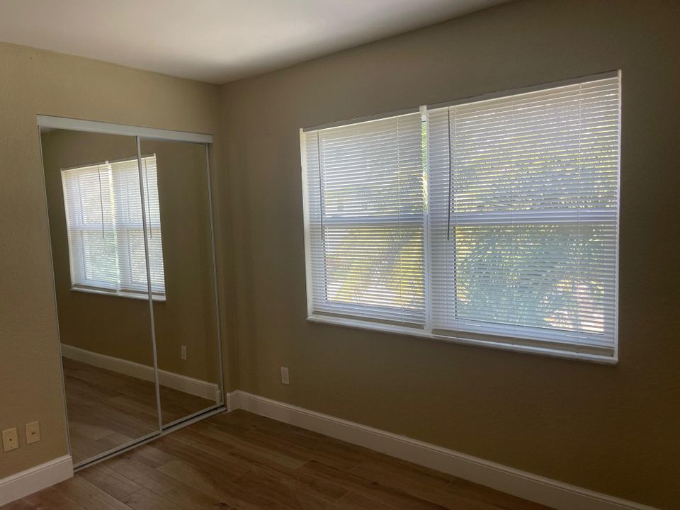 Active With Contract: $1,800 (2 beds, 1 baths, 754 Square Feet)