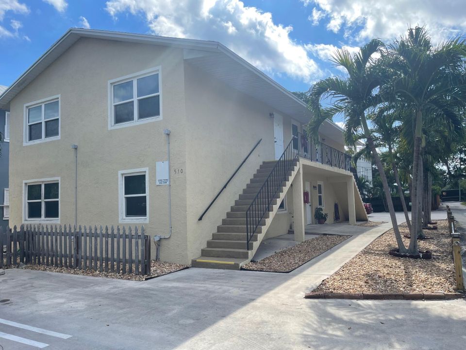 Active With Contract: $1,800 (2 beds, 1 baths, 754 Square Feet)