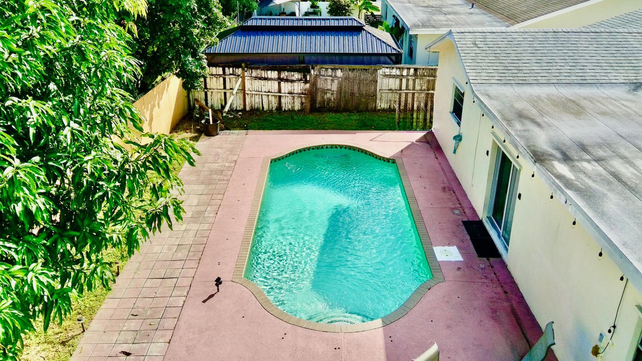 На продажу: $620,000 (4 спален, 2 ванн, 1757 Квадратных фут)