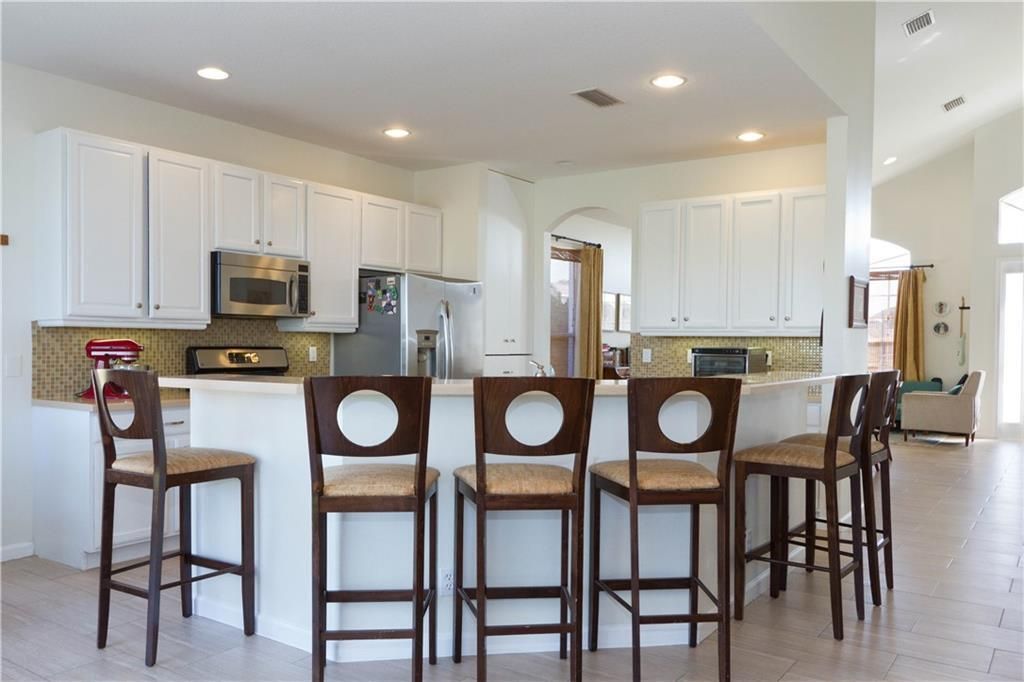 For Sale: $550,000 (5 beds, 2 baths, 2981 Square Feet)