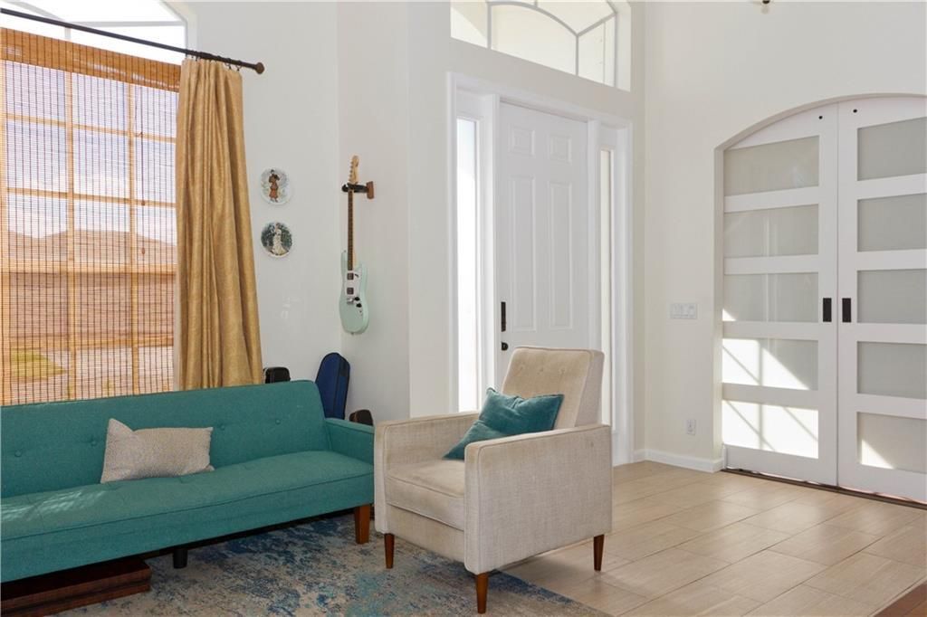 For Sale: $550,000 (5 beds, 2 baths, 2981 Square Feet)