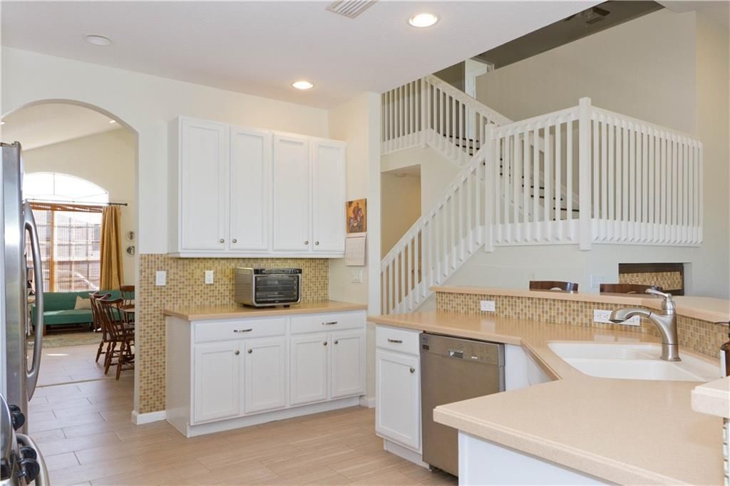 For Sale: $550,000 (5 beds, 2 baths, 2981 Square Feet)