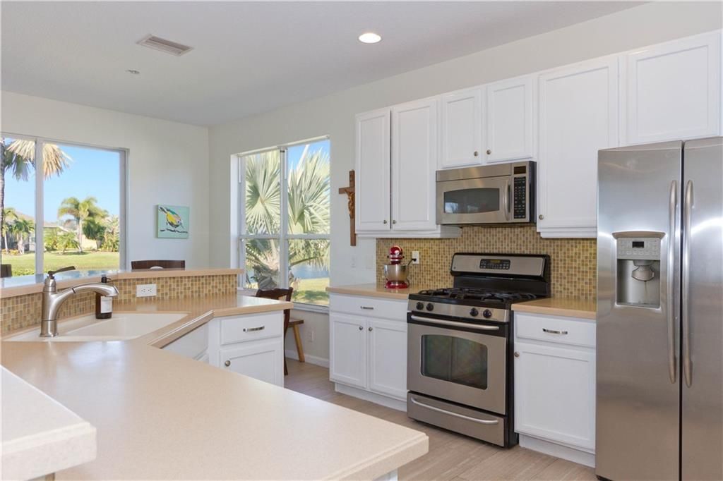 For Sale: $550,000 (5 beds, 2 baths, 2981 Square Feet)